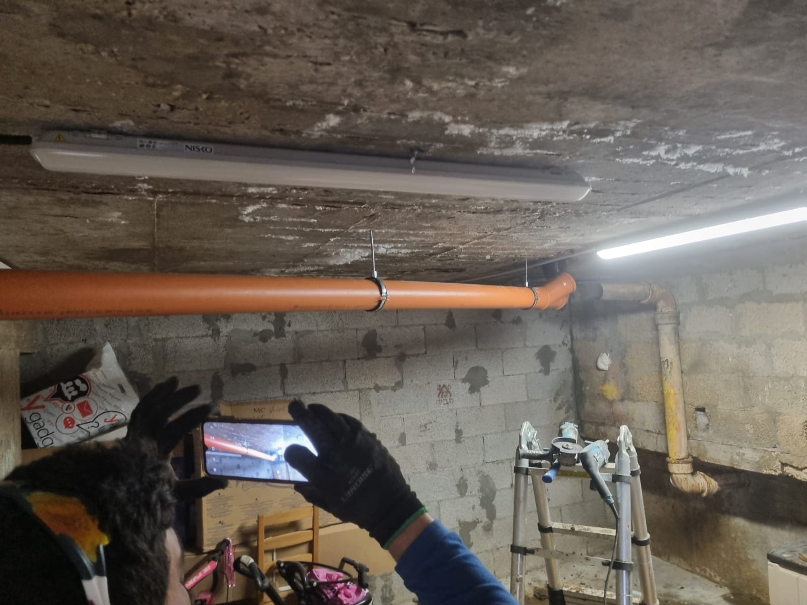 החלפת קו ביוב ראשי אסבסט לקו פלסטיק + שוחות