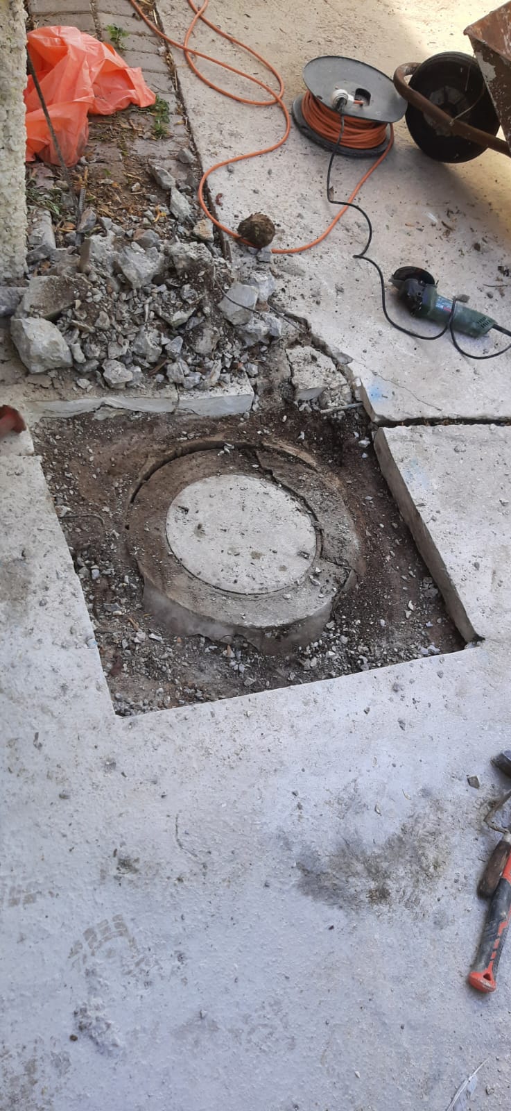 תיקון שקיעה של שוחה בחנייה